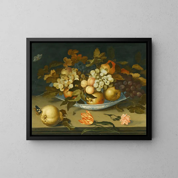 Natuurstudie met een Delftse kom met fruit op een rand met bloemen, insecten en een hagedis - Balthasar van der Ast — ingelijst kunstwerk aan de muur