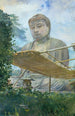 La grande statue du Bouddha Amida à Kamakura, connue sous le nom de Daibutsu, depuis le jardin des prêtres - John La Farge — weergave van het kunstwerk