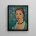 Zelfportret voor een groene achtergrond met een blauwe iris - Paula Modersohn-Becker — ingelijst kunstwerk aan de muur