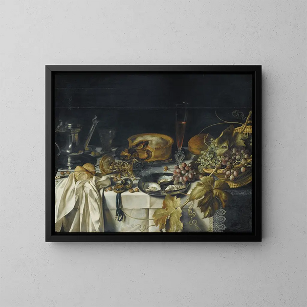 Natuurstudie met een mandje druiven, een tinnen kan en een horloge - Pieter Claesz — ingelijst kunstwerk aan de muur