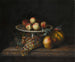 Pêches sur une tazza en argent avec des raisins, une poire, un melon et un oiseau sur un rebord en marbre - Tobias Stranover — weergave van het kunstwerk