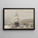 HMS Assistance en Pioneer die uit de winterkwartieren 1854 komen - Walter William May — ingelijst kunstwerk aan de muur