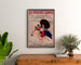 Vintage Bretagne-poster – La Baule-les-Pins, ingelijst boven een houten ladekast, tussen planten.