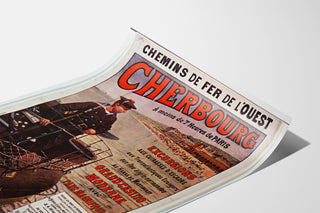 Vintage Normandië-poster – Cherbourg, chemins de fer de l’Ouest, gepresenteerd op een gekromde pagina, perspectivisch zicht.