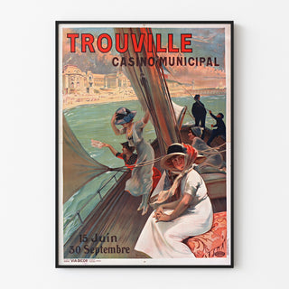 Normandië vintageposter – Trouville, Casino Municipal, in een slank lijstje aan een lichte muur.