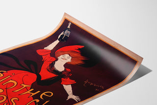 Vintage reclameposter Absinthe Ducros, gepresenteerd op een licht gebogen vel, in perspectief gezien.