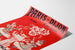 Vintage reclameposter Paris–Dijon, speelgoed en nieuwjaarsgeschenken, gepresenteerd op een licht gebogen vel, perspectivisch gezien.