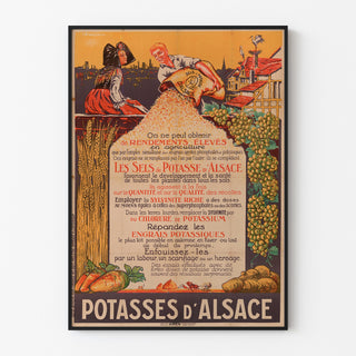 Vintage reclameposter Potasses d’Alsace, gepresenteerd in een smal lijstje aan een lichte muur.