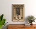 Vintage theaterposter – Electra – Richard Roland Holst, ingelijst boven een houten dressoir, tussen planten.