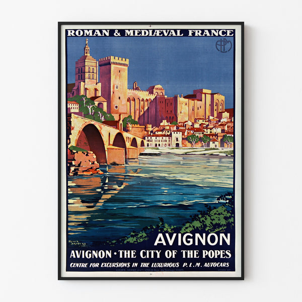 Vintage reisposter – Avignon, Romaans & Middeleeuws Frankrijk, in een slank kader aan een lichte muur.