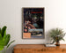 Vintage toeristische poster – Pougues-les-Eaux, PLM, ingelijst boven een houten ladekast, tussen planten.