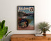 Vintage poster Aix-les-Bains, nachtfeest, ingelijst boven een houten dressoir tussen kamerplanten.