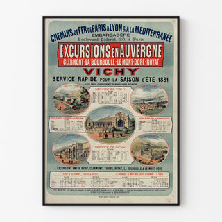 Vintage poster Auvergne, excursions PLM, getoond in een smal lijstje tegen een lichte muur.