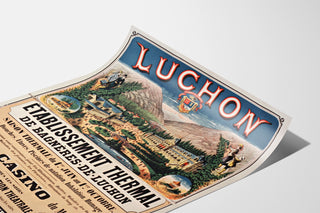 Vintage poster Bagnères-de-Luchon, kuur, gepresenteerd op een gebogen blad, perspectivisch gezien.
