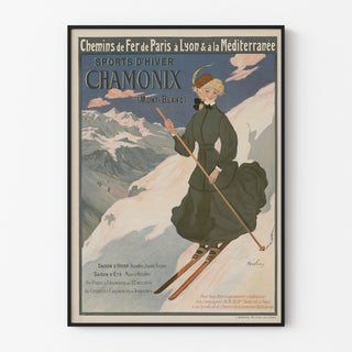 Vintageposter Chamonix, wintersport PLM, in een smal lijstje aan een lichte muur.