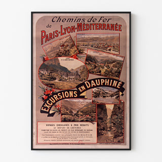 Vintage poster Dauphiné, excursies PLM, gepresenteerd in een smal lijstje aan een lichte muur.