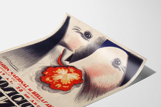 Vintage affiche Exposition Achille Mauzan, gepresenteerd op een gebogen blad, perspectivisch gezien.