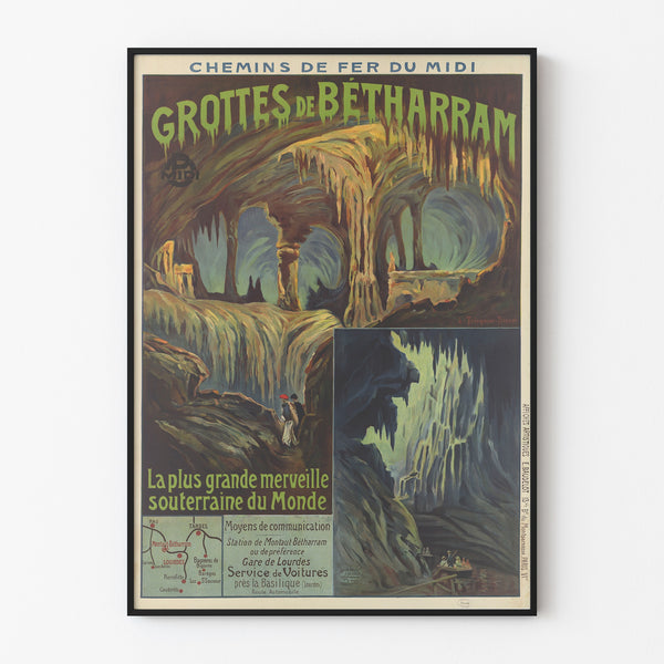 Vintageposter Grottes de Bétharram, gepresenteerd in een smal kader aan een lichte muur.