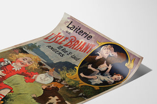 Vintageposter Laiterie de l’Isle Briant, Angers, gepresenteerd op een gekromde pagina, perspectivisch zicht.
