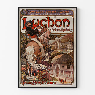 Vintage poster Luchon, la reine des Pyrénées, gepresenteerd in een smal kader tegen een lichte muur.