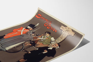 Vintageposter Shamus O’Brien, Opera Comique, gepresenteerd op een gebogen vel papier, perspectiefaanzicht.