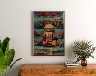 Vintageposter Thonon‑les‑Bains, ingelijst boven een houten dressoir tussen planten.