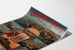 Vintageposter Thonon‑les‑Bains, gepresenteerd op een gebogen vel, perspectivisch gezien.