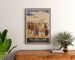 Vintage poster Villard-de-Lans, SNCF, ingelijst boven een houten ladekast, tussen planten.