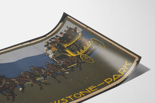 Poster Yellowstone-Park, gepresenteerd op een gebogen blad, in perspectief bekeken.